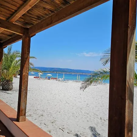 Vel Mari - On The Hotel